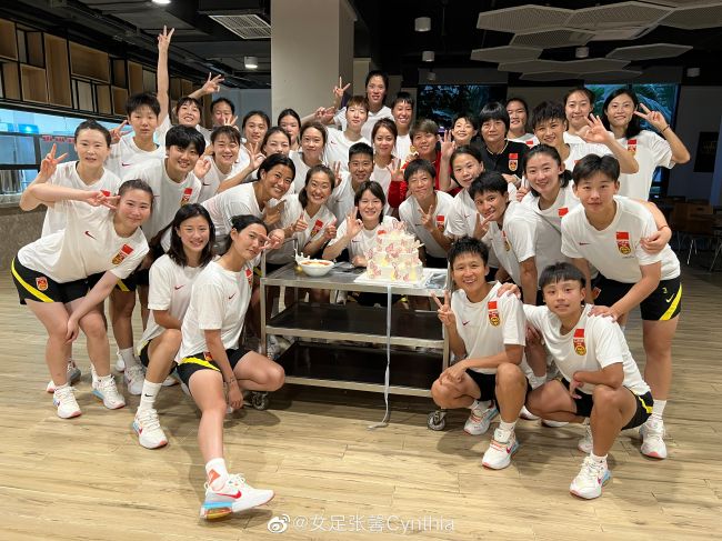 全员演技派浑身是戏，无需台词注脚，戏剧张力穿透屏幕，夹杂些许诙谐幽默